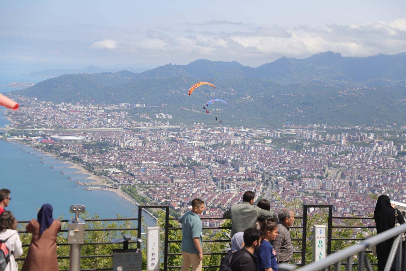 KARADA, HAVADA, SUDA 19 MAYIS COŞKUSU